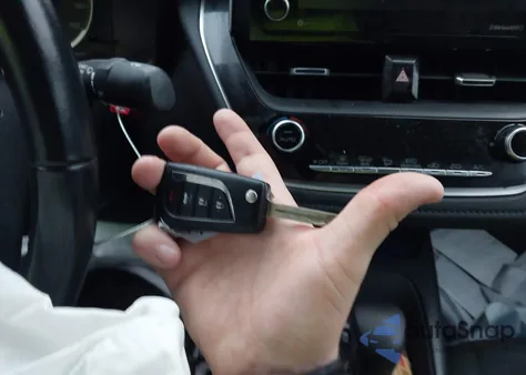 2021 Toyota Corolla Se z USA, uszkodzony, nr VIN 5YFS4MCE8MP063600